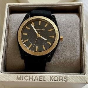 MK6703 שעון מייקל קורס לנשים | שחור בשילוב זהב משובץ זרקונים שחורים | דגמים חדשים במבצע | חנות שעוני מייקל קורס בראשון לציון | שנתייים אחריות | Michael Kors Women';s Channing Matte Black Watch MK6703