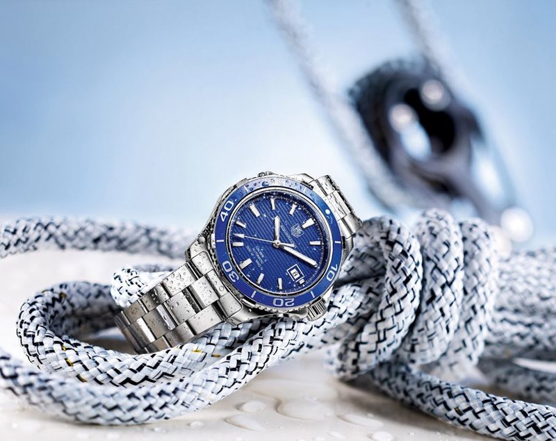 WAK2111.BA0830 שעון טאג הויאר לגברים | דגם מסדרת אקווה רייסר | לוח כחול פסים מושלם עם עמידות ל 500 מטר | קליבר 5 הידוע והמוצלח| מלאי מוגבל שנתיים אחריות | WAK2111.BA0830 TAG Heuer Aquaracer Cal 5 500