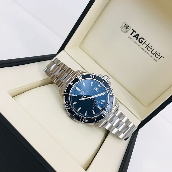 WAK2111.BA0830 שעון טאג הויאר לגברים | דגם מסדרת אקווה רייסר | לוח כחול פסים מושלם עם עמידות ל 500 מטר | קליבר 5 הידוע והמוצלח| מלאי מוגבל שנתיים אחריות | WAK2111.BA0830 TAG Heuer Aquaracer Cal 5 500