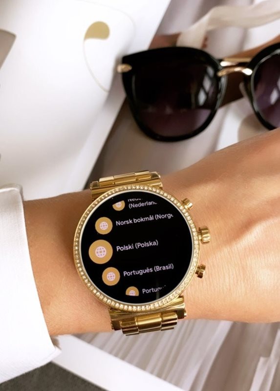 MKT5062 שעון יד מייקל קורס זהב חכם | שעון ברצועת סטיינלס סטיל | מערכת הפעלה של גוגל | מד דופק ועוד המון פונקציות | מלאי מוגבל דגם סופי 4 | שנה אחריות | Michael Kors Gen 4 Sofie HR Smartwatch - MKT5062