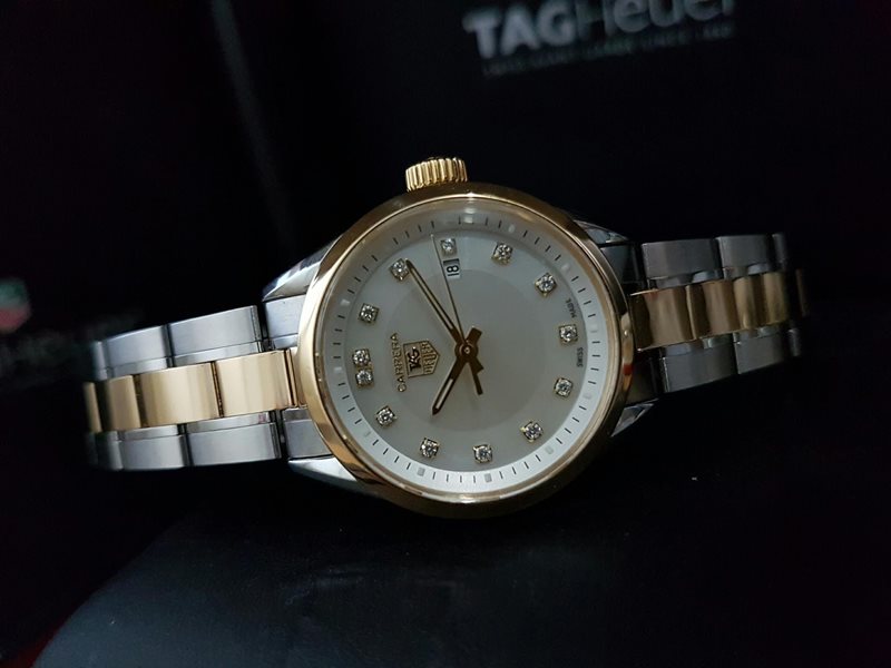 WV1450-BD0797 שעון טאג הויאר 18 קראט מסדרת קררה היוקרתית לנשים | דגם משובץ 13 יהלומים בלוח פנינה | שעוני יוקרה שווצרים לנשים | מלאי מוגבל | Tag Heuer WV1450.BD0797 Carrera Women';s 18kt yellow gold