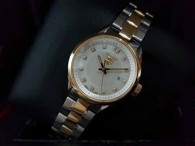 WV1450-BD0797 שעון טאג הויאר 18 קראט מסדרת קררה היוקרתית לנשים | דגם משובץ 13 יהלומים בלוח פנינה | שעוני יוקרה שווצרים לנשים | מלאי מוגבל | Tag Heuer WV1450.BD0797 Carrera Women';s 18kt yellow gold