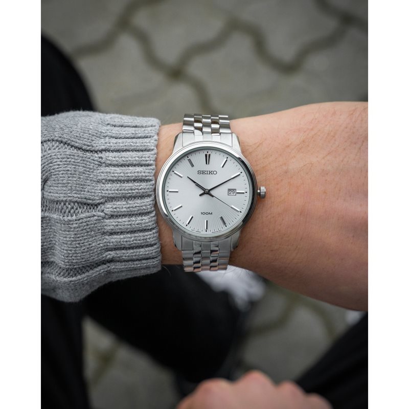 SUR257P1 סייקו שעון יד לגברים | דגם כסוף בלוח כסוף פסים מרשים | שעוני אופנה כולל שנתיים אחריות בראשון לציון | Seiko SUR257P1 Neo Classic Quartz Analog Stainless