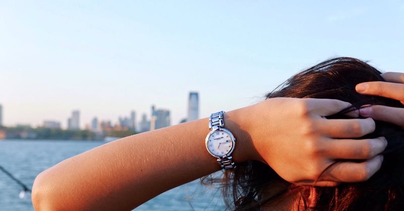 1600-SPS-00995 שעון ריימונד ווייל לנשים דגם מיוחד ברצועות מתחלפות | שעון אלגנטי ספורטיבי משובץ בבאזל ובלוח פנינה מרשים | רצועת סטיינלס סטיל זהב וכסף |שנתיים אחריות | Raymond Weil Shine 1600-SPS-0099