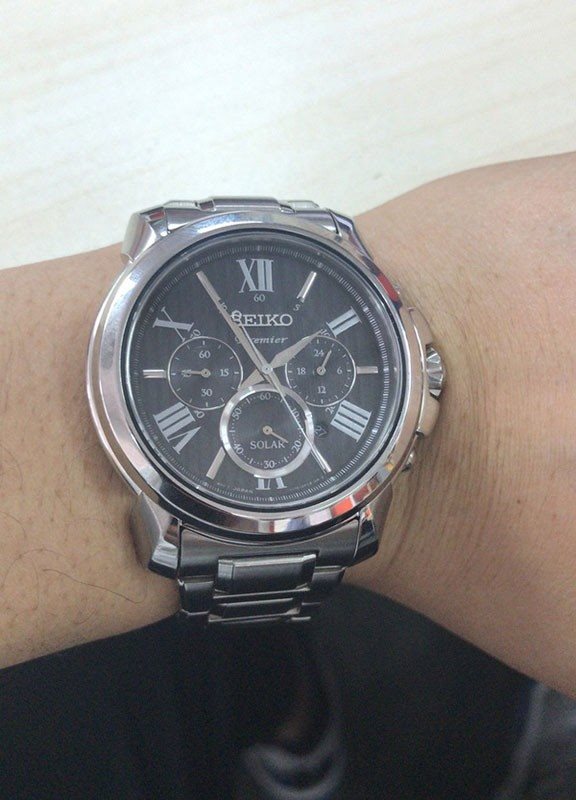 SSC597P1 סייקו שעון יד לגברים מסדרת פרמייר היוקרתית | דגם סולארי בלוח שחור מיוחד | כרונוגרף עם טעינה לחצי שנה | שנתיים אחריות | Seiko Premier Solar Chronograph Sapphire Watch SSC597P1