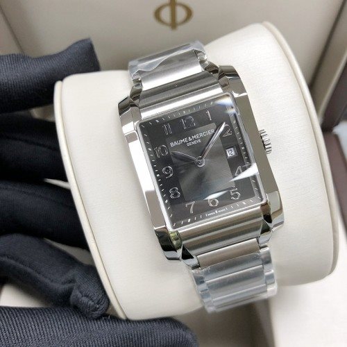 10021 באום מרסייה שעון יד יוניסקס מסדרת המפטון | שעון מלבני 27 מ';';מ בלוח כהה כולל תאריכון | מלאי מוגבל | שנתיים אחריות | Baume and Mercier Hampton Black Dial Stainless Steel Watch Model 10021