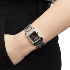 10021 באום מרסייה שעון יד יוניסקס מסדרת המפטון | שעון מלבני 27 מ';';מ בלוח כהה כולל תאריכון | מלאי מוגבל | שנתיים אחריות | Baume and Mercier Hampton Black Dial Stainless Steel Watch Model 10021