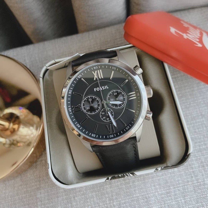 BQ1130 שעון פוסיל גדול לגברים | דגם אלגנטי ספורטיבי כרונוגרף ברצועת עור שחורה | שנתיים אחריות | מלאי מוגבל | Fossil BQ1130 Flynn 48mm Men';s Chronograph Black Leather Watch