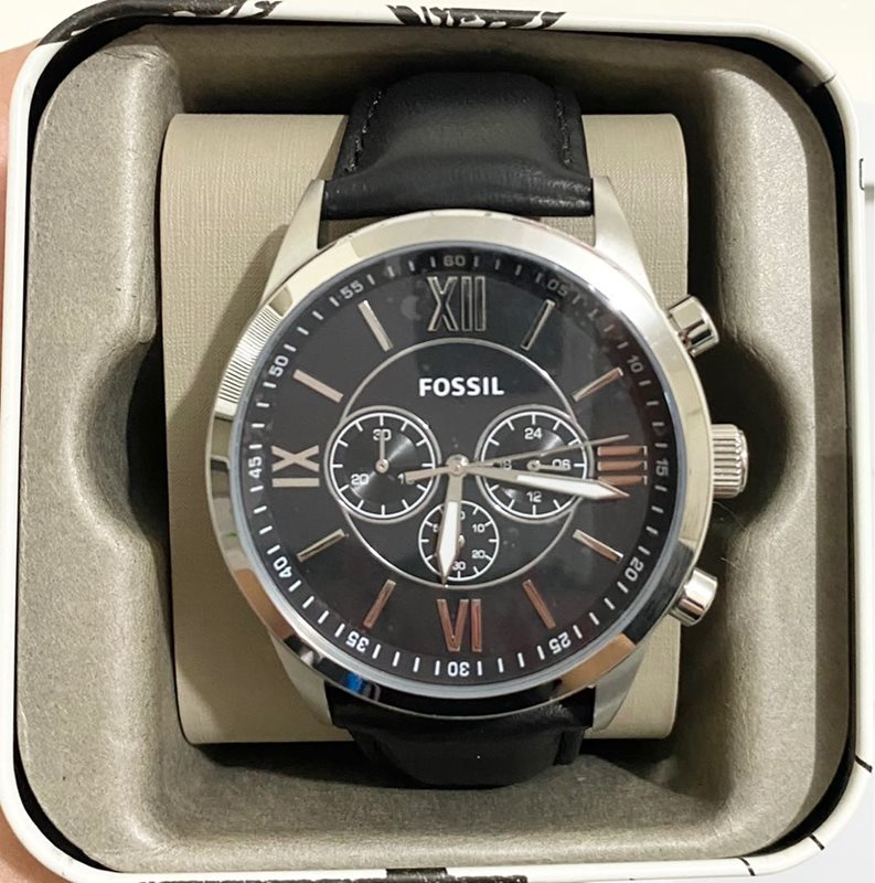 BQ1130 שעון פוסיל גדול לגברים | דגם אלגנטי ספורטיבי כרונוגרף ברצועת עור שחורה | שנתיים אחריות | מלאי מוגבל | Fossil BQ1130 Flynn 48mm Men';s Chronograph Black Leather Watch