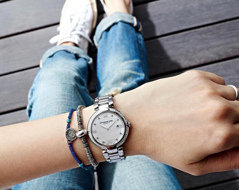 1600-STS-00995 שעון יד ריימונד וויל לנשים | דגם שמגיע עם רצועה נוספת להחלפה מהירה | דגם כסוף מושלם בלוח גלים משובץ יהלומים | שעוני יוקרה שווצריים לאישה במבצע | Raymond Weil 1600-STS-00995 Shine