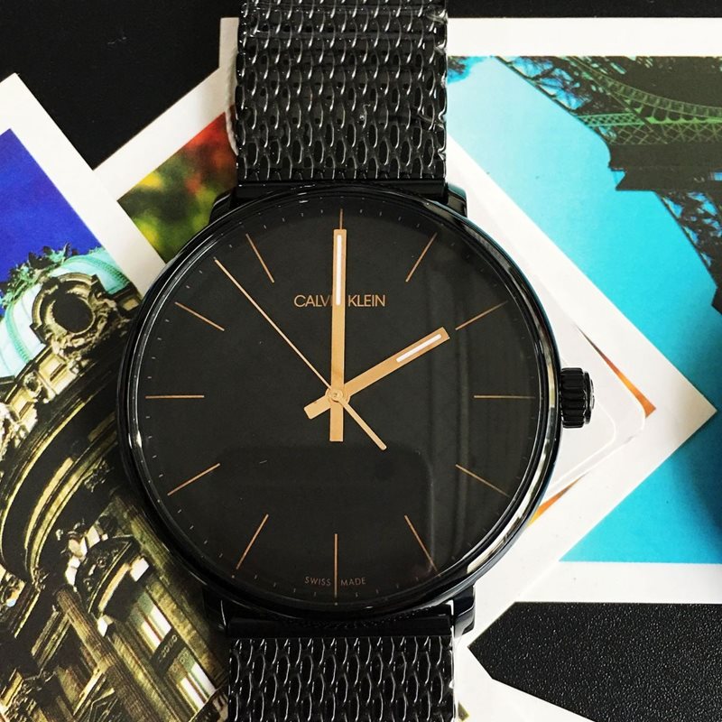 K8M21421 שעון קלווין קליין שחור אופנתי לגברים | דגם ברצועת רשת לוח שחור עם מחוגי זהב למראה יוקרתי | מלאי מוגבל | שנתיים אחריות | Calvin Klein Black PVD Mesh Bracelet Watch K8M21421
