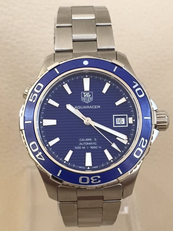 WAK2111.BA0830 שעון טאג הויאר לגברים | דגם מסדרת אקווה רייסר | לוח כחול פסים מושלם עם עמידות ל 500 מטר | קליבר 5 הידוע והמוצלח| מלאי מוגבל שנתיים אחריות | WAK2111.BA0830 TAG Heuer Aquaracer Cal 5 500