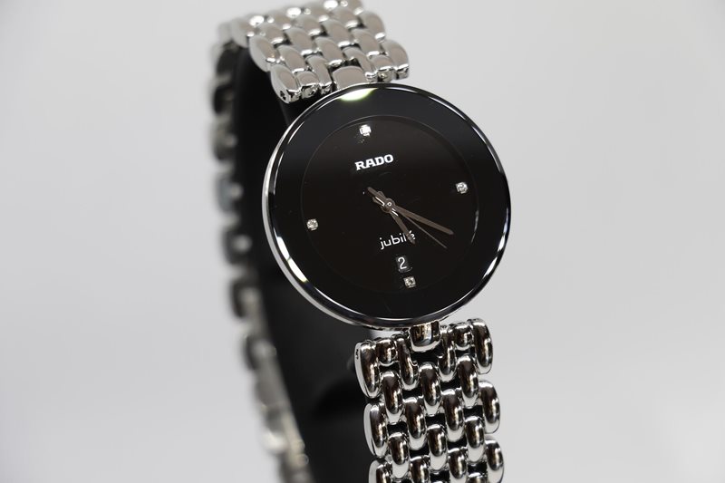 R-37444072 ראדו אחריות יבואן רשמי שעון לאישה מסדרת פלורנס לוח שחור מיני בשיבוץ 4 יהלומים 23 מ';';מ | 5 שנים אחריות | חנות שעוני ראדו בראשון לציון | Rado R48744723 Diamond Dial Watch For Women