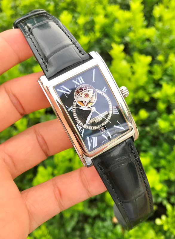 FC-315BS4C26 שעון מיוחד מלבני של פרדריק קונסטנט | דגם אלגנטי ברצועת עור קרוק אוטומטי בלוח שחור רומי חלון אחורי שקוף | מלאי מוגבל | שנתיים אחריות | Frederique Constant Carree Black Automatic FC-315BS4