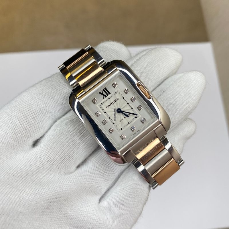 WT100024 שעון יוקרה של קרטייה יד 2 לנשים | דגם טנק אנגלייז טוטון רוז גולד 18K לוח משובץ יהלומים | שעון במצב חדש כולל כל התעודות ושנה אחריות | Cartier Tank Anglaise Small Silver Dial Stainless Steel 18