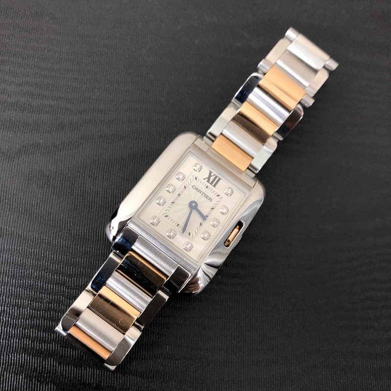 WT100024 שעון יוקרה של קרטייה יד 2 לנשים | דגם טנק אנגלייז טוטון רוז גולד 18K לוח משובץ יהלומים | שעון במצב חדש כולל כל התעודות ושנה אחריות | Cartier Tank Anglaise Small Silver Dial Stainless Steel 18