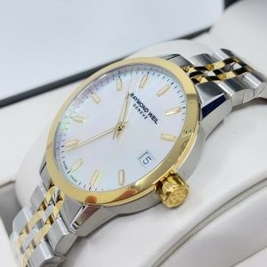 5634-STP-97021 שעון מושלם לנשים של ריימונד וויל שוויץ | לוח פנינה אינדקס זוהר בחשכה רצועה משולבת זהב | שנתיים אחריות יבואן רשמי | Raymond Weil Freelancer Two-Tone Swiss Quartz Watch 5634-STP-97021