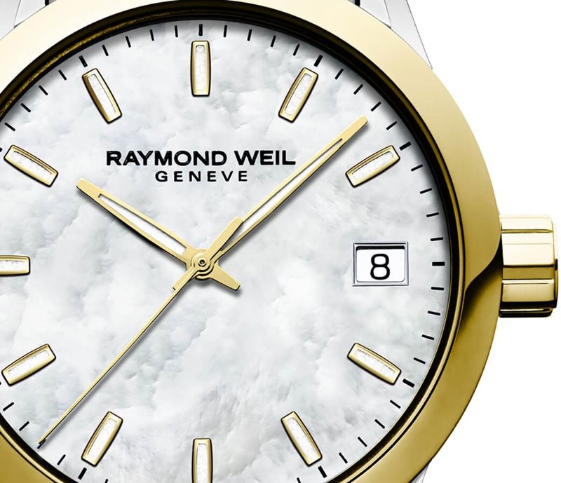 5634-STP-97021 שעון מושלם לנשים של ריימונד וויל שוויץ | לוח פנינה אינדקס זוהר בחשכה רצועה משולבת זהב | שנתיים אחריות יבואן רשמי | Raymond Weil Freelancer Two-Tone Swiss Quartz Watch 5634-STP-97021