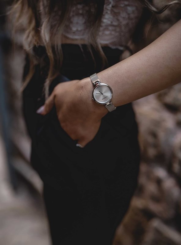 K8G23126 שעון יד קלווין קליין דגם אופנתי ברצועת רשת לוח כסוף | מנגנון שווצרי כולל שנתיים אחריות | חנות שעוני CK בראשון לציון | Calvin Klein Authentic Lady Watch K8G23126 stainless