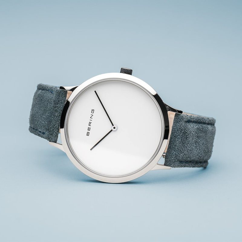 14937-204 שעון יד לנשים ברצועת גי';נס | שעוני אופנה מיוחדים במבצע | 3 שנים אחריות זכוכית ספיר קריסטל | לוח לבן חלק | Bering Ladies Watch Wristwatch - 14937-204 Leather