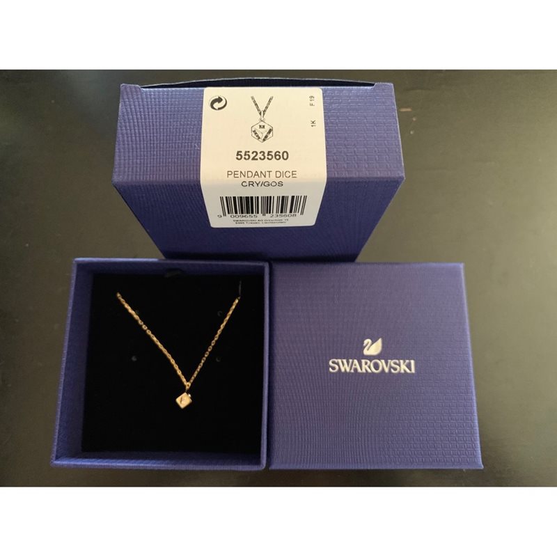 5523560 שרשרת זהב לנשים קוביה של סברובסקי | שרשרת עדינה אלגנטית לנשים | Swarovski Pendant Dice Necklace, Gold Tone 5523560