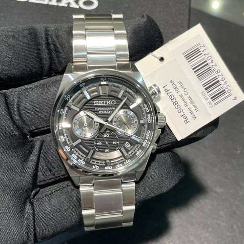 SSB397P1 שעון יד סייקו מסדרת נאו לגברים | שעון ספורטיבי כרונוגרף | לוח שחור מיוחד זוהר בחושך כולל תאריכון | שנתיים אחריות | Seiko Neo Sports Chronograph Black Dial Quartz SSB397