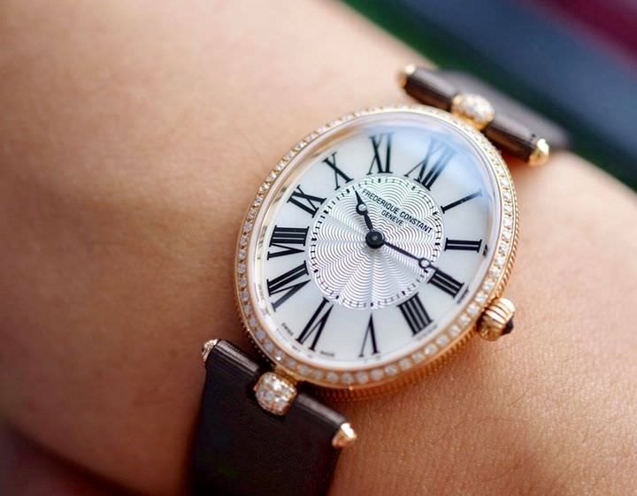 FC-200MPW2VD9 שעון יד מיוחד של פרדריק קונסטנט לאישה | דגם זהב 18K רוז גולד משובץ יהלומים בכל הבאזל | רצועת סאטן מיוחדת למראה קלאסי ואלגנטי מלאי מוגבל Classic Art Deco 18k Rose Gold Diamond Quartz