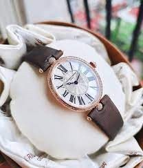 FC-200MPW2VD9 שעון יד מיוחד של פרדריק קונסטנט לאישה | דגם זהב 18K רוז גולד משובץ יהלומים בכל הבאזל | רצועת סאטן מיוחדת למראה קלאסי ואלגנטי מלאי מוגבל Classic Art Deco 18k Rose Gold Diamond Quartz