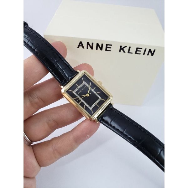 AK-3820GPBK שעון אן קליין מלבני במסגרת זהב | לוח ורצועה שחורים | שעון אלגנטי קלאסי לנשים | שנתיים אחריות | Anne Klein Glitter Accent WOMEN';S Watch AK-3820GPBK