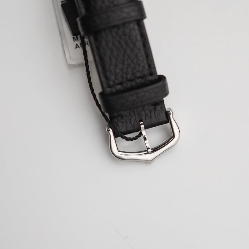 WSTA0041 שעון קרטייה טנק מלבני לנשים | שיא האופנה בשעון אחד | לוח לבן רומי ברצועת עור | אחריות בין לאומית | מלאי מוגבל | Cartier Tank Must, Large model, quartz movement, steel