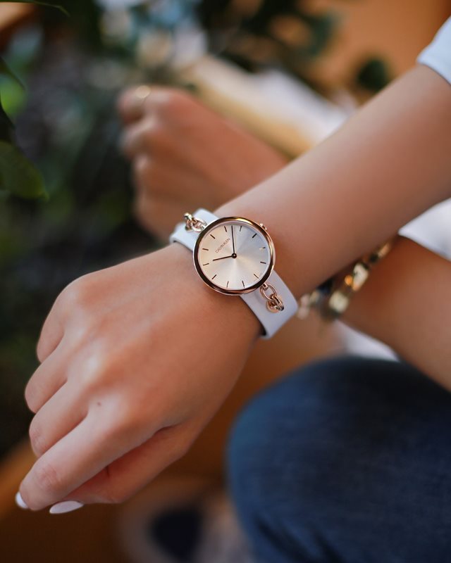 KBM236L6 שעון מיוחד אופנתי לאישה של קלווין קליין | דגמים חדשים ברצועת עור צמיד עם שעון תלוי רוז גולד | מלאי מוגבל | שנתיים אחריות | Calvin Klein Chain WOMEN';S Watch KBM236L6