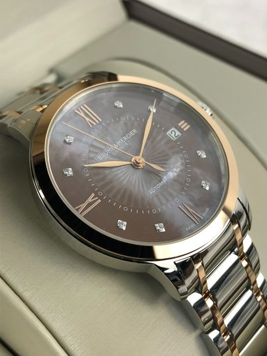 10297 שעון יוקרה של באום מרסייה לאישה 18K | דגם אוטומטי משובץ 8 יהלומים בלוח פנינה חום/אפור מיוחד | רצועה ובאזל מזהב 18K מלאי מוגבל | שנתיים אחריות Baume & Mercier Classima Automatic 36mm MOA10297