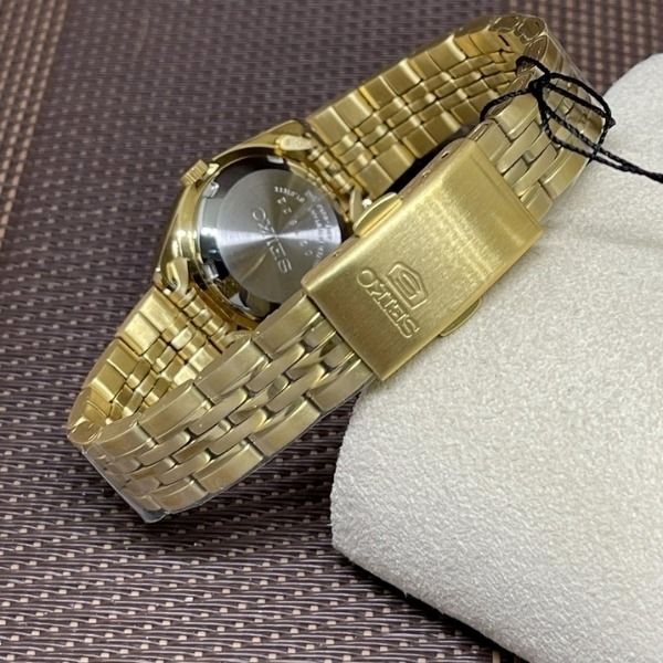 SYMA40K שעון סייקו 5 לנשים | דגם קלאסי אוטומטי בלוח שחור | תאריכון כפול כולל ימים | שעון מיני ברצועת זהב | שנתיים אחריות | Seiko 5 Classic Ladies Size Black Dial Gold Plated SYMA40K1