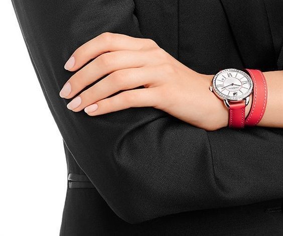 5095942 שעון אופנתי ומעוצב לנשים של סברובסקי שוויץ | באזל משובץ | רצועת עור כפולה מיוחדת אדומה | מלאי מוגבל | Swarovski Women';s Watch Aila Day Double Tour 5095942