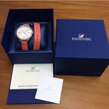 5095942 שעון אופנתי ומעוצב לנשים של סברובסקי שוויץ | באזל משובץ | רצועת עור כפולה מיוחדת אדומה | מלאי מוגבל | Swarovski Women';s Watch Aila Day Double Tour 5095942