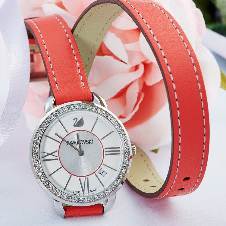 5095942 שעון אופנתי ומעוצב לנשים של סברובסקי שוויץ | באזל משובץ | רצועת עור כפולה מיוחדת אדומה | מלאי מוגבל | Swarovski Women';s Watch Aila Day Double Tour 5095942