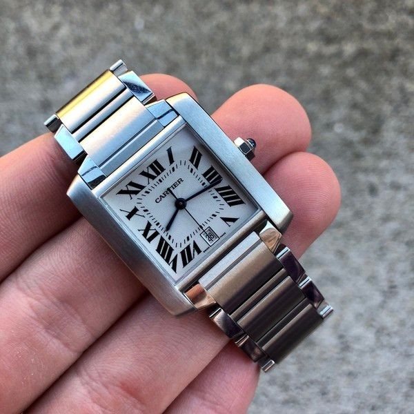 W51002Q3 קרטייה טנק לארג'; דגם אוטומטי יד 2 | סט מלא כולל קופסא ותעודות | שנה אחריות | לוח רומי כולל תאריכון | שעוני יוקרה יד 2 Large Cartier Stainless Steel Tank Francaise W51002Q3