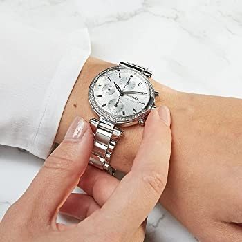 SNDV41 שעון סייקו לנשים | דגם כרונוגרף גדול משובץ אבני סברובסקי| מנגנון יפני איכותי | לוח כסוף עם תאריכון | כולל שנתיים אחריות | Seiko SNDV41P1 Ladies Chronograph Quartz Watch