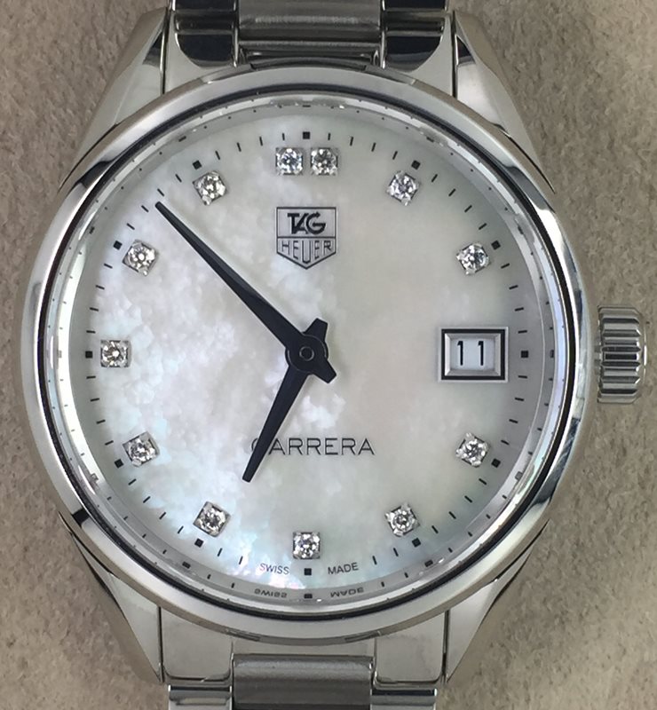 WAR1314.BA0778 שעון יוקרה של טאג הויאר לאישה | דגם בלוח פנינה משובת 12 יהלומים כולל תאריכון | מלאי מוגבל | שנתיים אחריות | TAG Heuer Carrera 32mm Quartz Ladies Watch WAR1314.BA0778