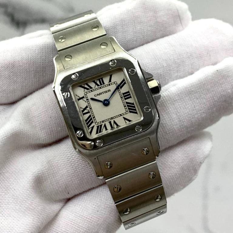 W20056D6 שעון קרטייה יד 2 לנשים דגם מסדרת סנטוס | שעון במצב מצויין כולל כל התעודות וקופסא | שנתיים אחריות | לוח כסוף רומי | artier Santos de Cartier Womens Watch W20056D6