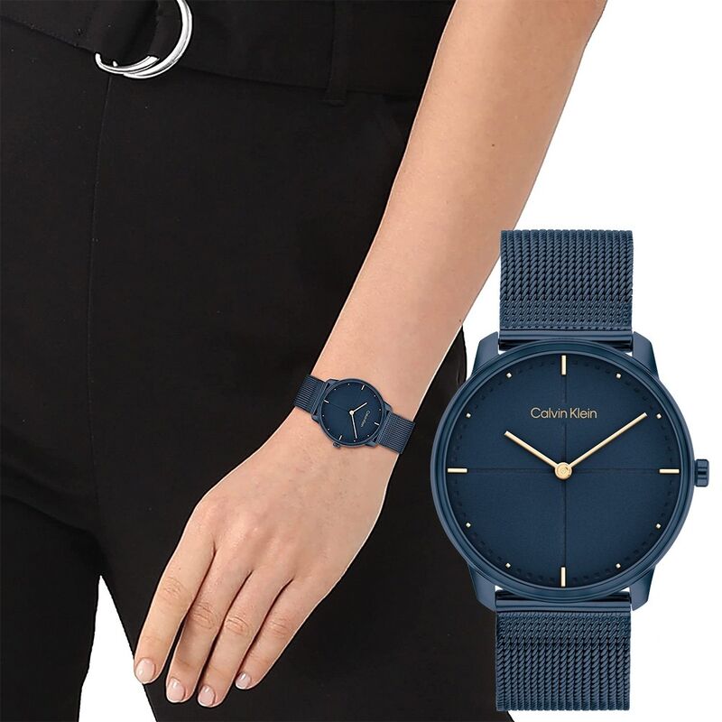 25200160 שעון קלווין קליין כחול לאישה מדגמי 2024 | רצועת רשת אופנתית ומחוגי זהב | שנתיים אחריות | Calvin Klein Quartz Watch Women with Blue Stainless Steel Mesh Bracelet 25200160