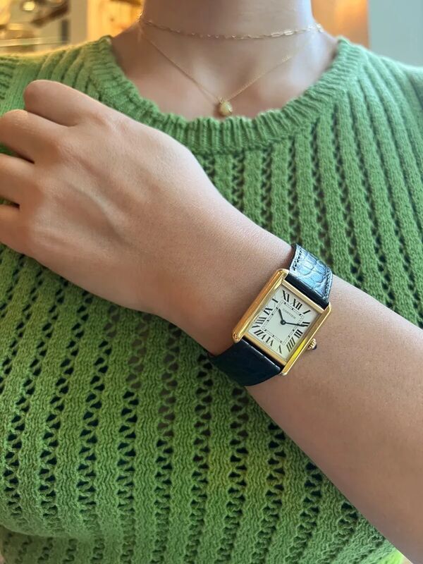 W5200002 קרטייה טנק סולו זהב מלא 18K לנשים | שעון יד 2 עם רצועת עור חדשה | שנה אחריות מגיע עם תעודות | W5200002 Cartier Tank Solo Women';s 18k Yellow Gold Watch