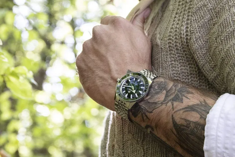 R-05054031 שעון ראדו יבואן רישמי מסדרת קפטן קוק | לוח ירוק באזל קרמי ירוק | מנגנון אוטומטי | שעון צלילה ספורטיבי | 5 שנים אחריות | Rado Captain Cook Automatic Green Dial Men';s Watch R32505313