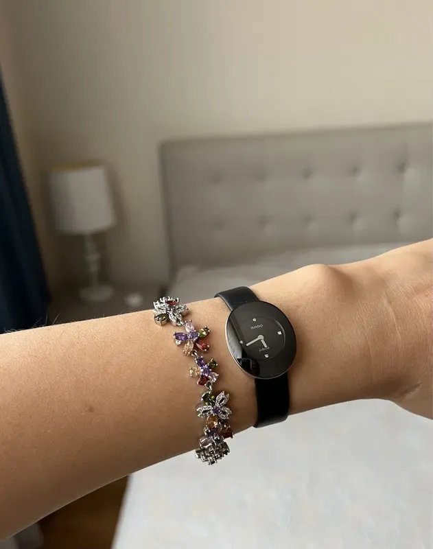 R53743715 שעון ראדו מיוחד לנשים מסדרת אסנזה | שעון משובץ 4 יהלומים אלגנטי ברצועת עור שנתיים אחריות מלאי מוגבל | Rado Women';s R53743715 ';Esenza Jubile