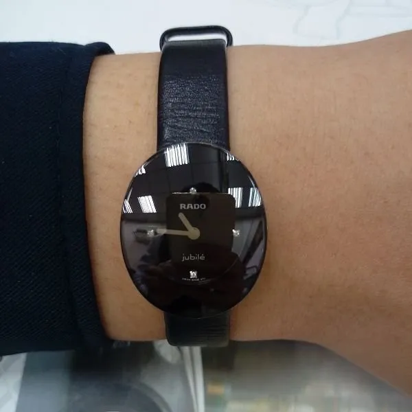 R53743715 שעון ראדו מיוחד לנשים מסדרת אסנזה | שעון משובץ 4 יהלומים אלגנטי ברצועת עור שנתיים אחריות מלאי מוגבל | Rado Women';s R53743715 ';Esenza Jubile