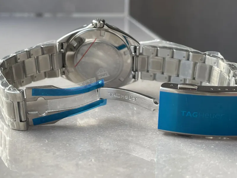 WBJ1416.BA0664 שעון טאג הויאר פורמולה לנשים בלוח כחול משובץ 36 יהלומים בבאזל | מלאי מוגבל | שנתיים אחריות |