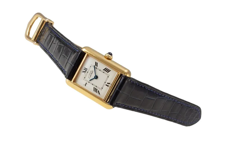 W1013654 שעון קרטייה טנק מאסט ורמיל ציפוי זהב יד 2 דגם לנשים | רצועת עור מקורית | לוח רומי לבן ממותג | שנה אחריות | Cartier Must Tank SM Vermeil W1013654 Ladies