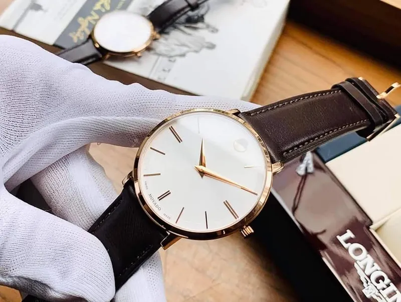 0607093 שעון יד מובאדו רוז גולד לנשים דגם אולטרה סלים דק במיוחד | שעון אלגנטי ברצועת עור חומה | שנתיים אחריות יבואן רשמי | מלאי מוגבל | Movado 0607093 Ladies Ultra Slim Silver Dial Brown