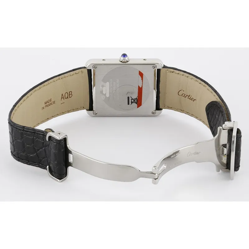 W1018355 קרטייה טנק סולו לארג יד 2 כמו חדש דגם יוניסקס ברצועת עור שחורה | סוגרת פטנט לוח רומי לבן | שנה אחריות | Cartier Tank Solo Large Stainless Steel Strap Watch W1018355