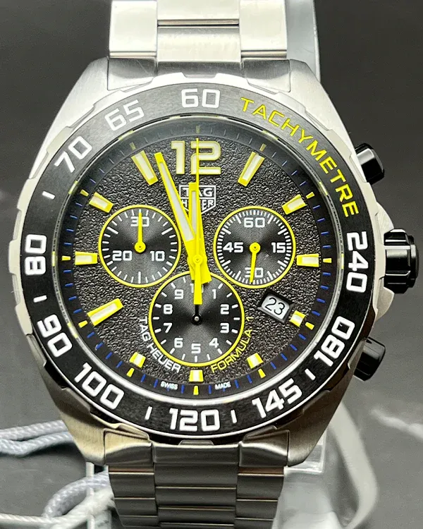 CAZ101AG.BA0842 שעון טאג הויאר פורמולה 1 לגברים בלוח אפור מיוחד | דגם כרונוגרף עם מחוגים זוהרים | שנתיים אחריות | Tag Heuer Formula 1 Chronograph Quartz Grey Dial Men';s CAZ101AG.BA0842